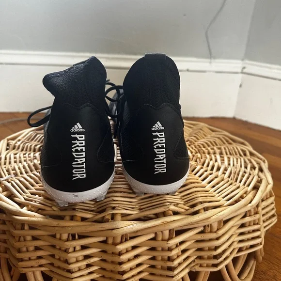 Men’s Size 11.5 Adidas Predator Soccer/Rugby Cleats Worn Once - Picture 3 of 5